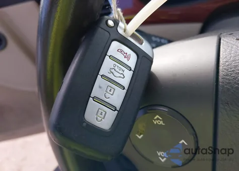 2013 Hyundai Genesis 3.8 z USA, uszkodzony, nr VIN KMHGC4DD7DU221972